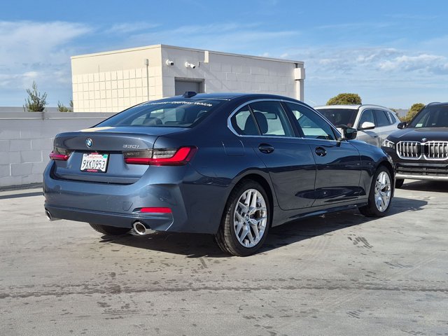Used 2026 BMW 330i xDrive Sedan w/ Premium Package AWD/4WD image 5