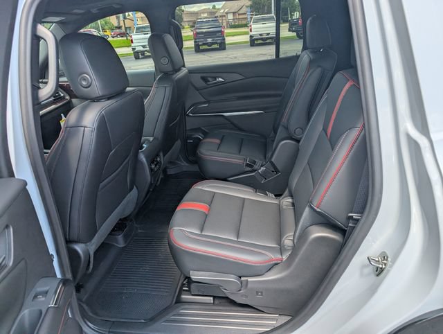 New 2027 Chevrolet Traverse RS w/ LPO, Floor Liner Package AWD/4WD image 9