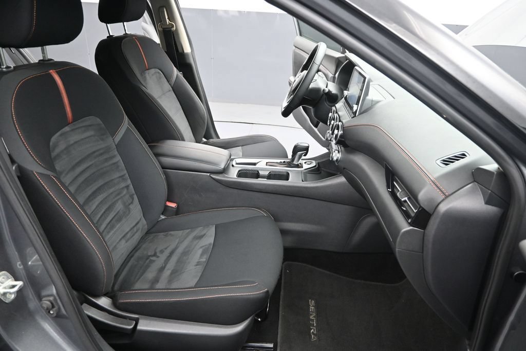 Used 2023 Nissan Sentra SR w/ Midnight Edition Package FWD image 28