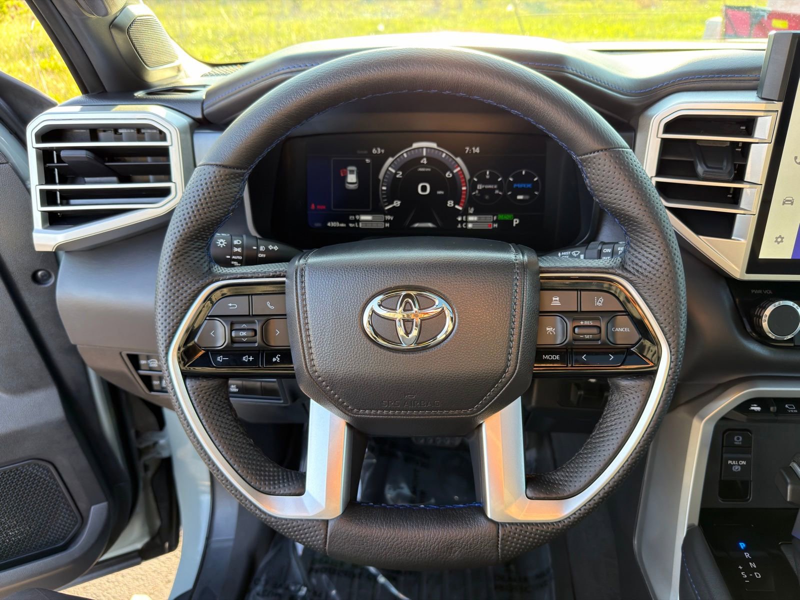 Used 2025 Toyota Sequoia Platinum AWD/4WD image 16