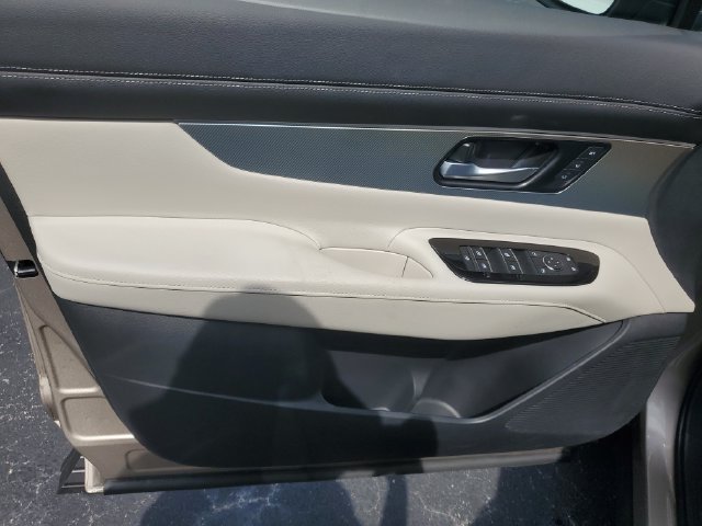 Certified 2025 Nissan Murano SL w/ Cargo Package AWD/4WD image 11