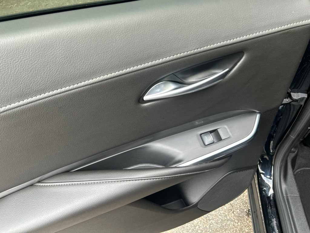 Used 2025 Cadillac XT4 Premium Luxury FWD image 27