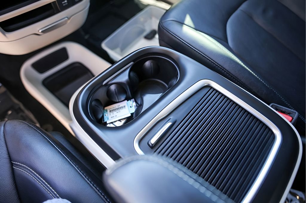 Used 2022 Chrysler Pacifica Touring-L image 24