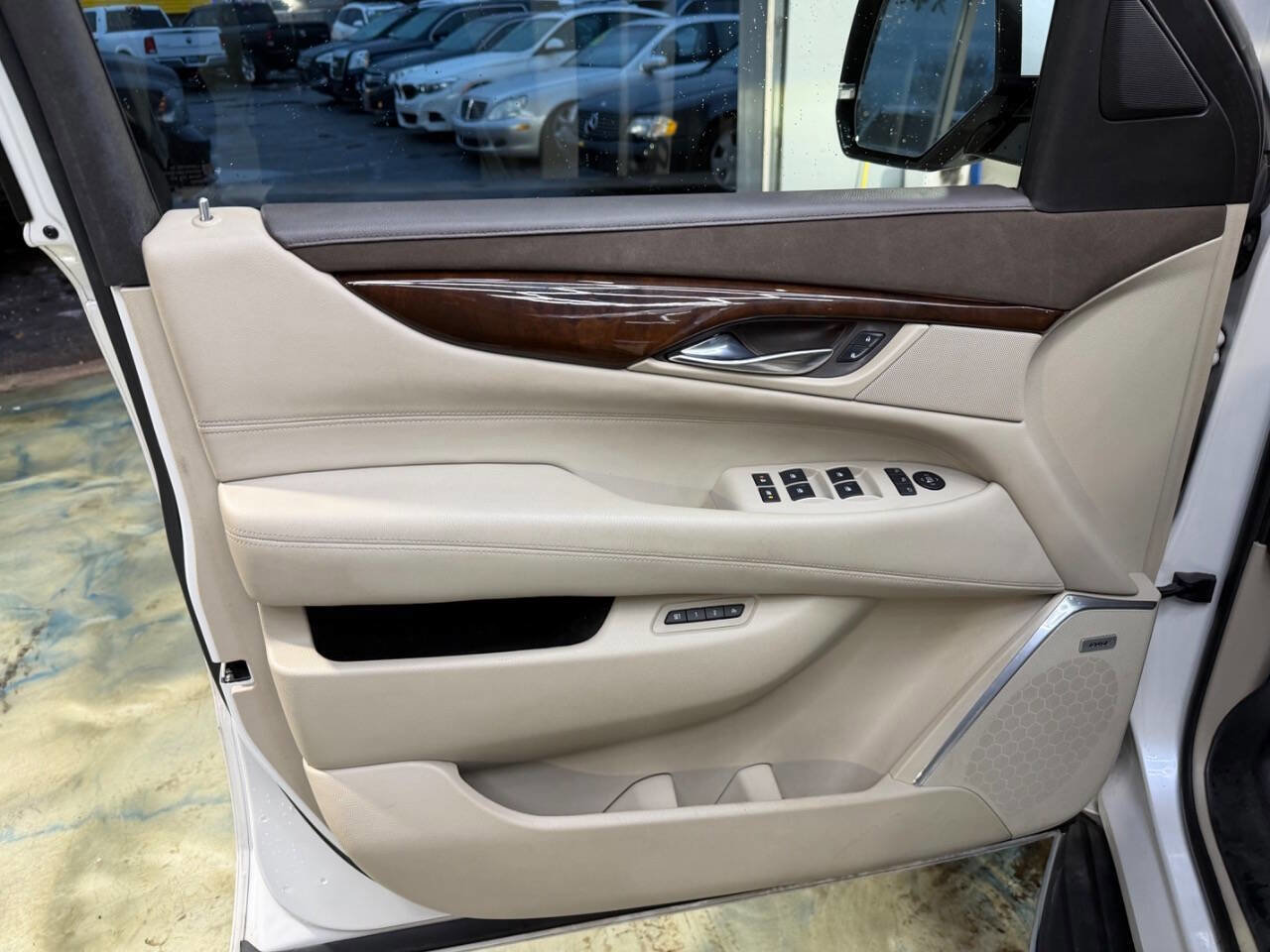 Used 2016 Cadillac Escalade Premium image 17