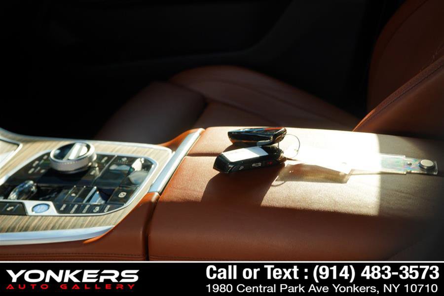 Used 2024 BMW X7 M60i w/ Executive Package image 39