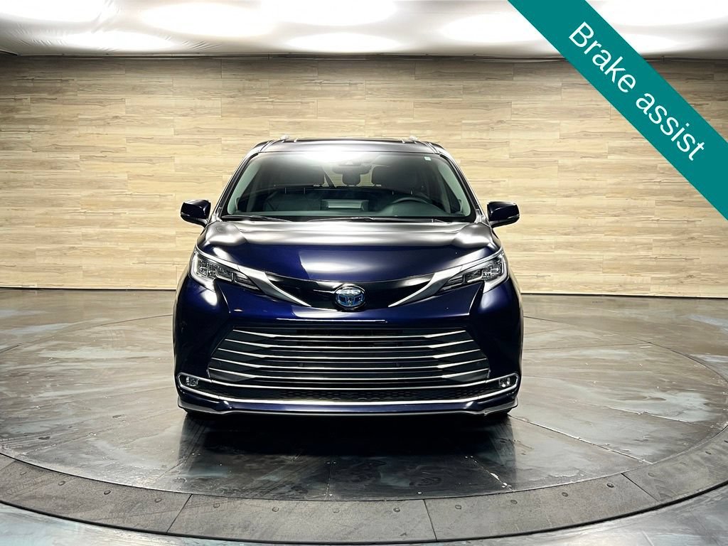 Used 2023 Toyota Sienna Limited AWD/4WD image 9