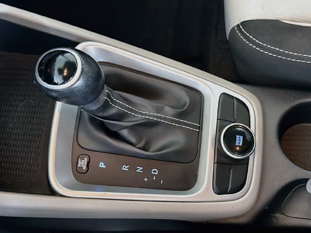 Used 2024 Hyundai Venue SEL FWD image 19
