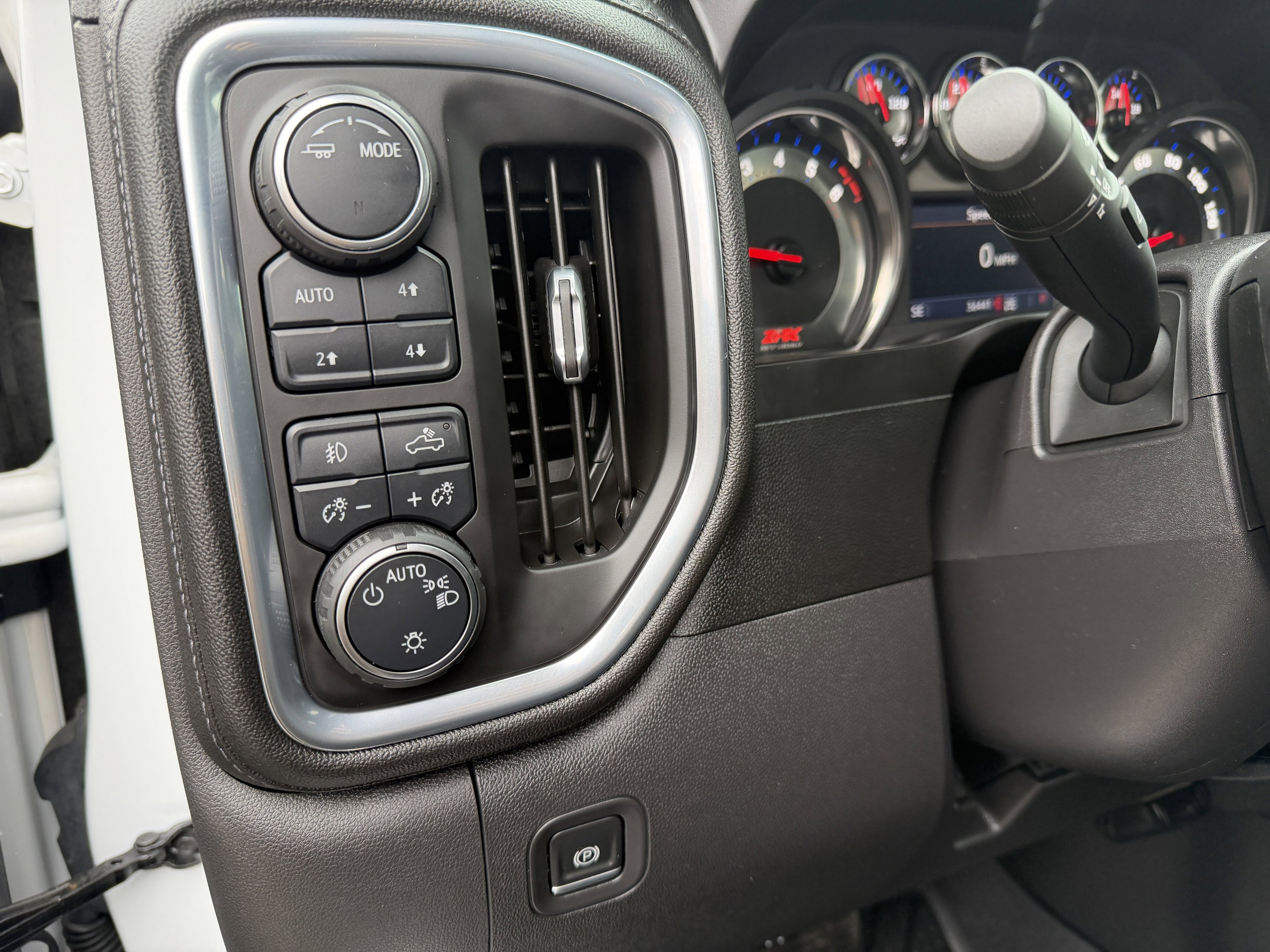 Used 2021 Chevrolet Silverado 1500 RST w/ Convenience Package II AWD/4WD image 6