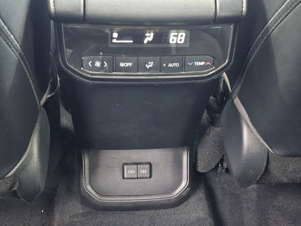 Used 2022 Toyota Highlander XLE image 19