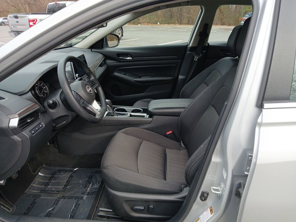 Used 2024 Nissan Altima 2.5 SV image 10