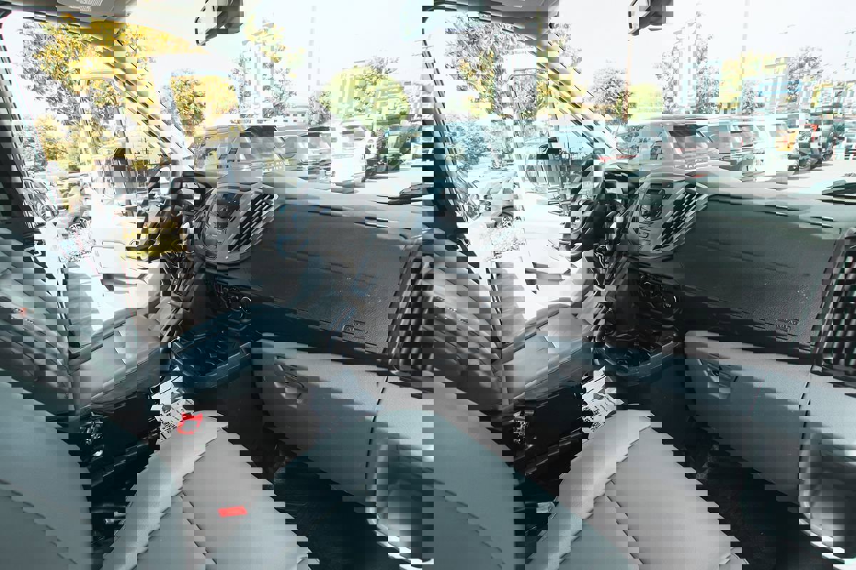 Used 2018 Ford Transit 250 138 image 19