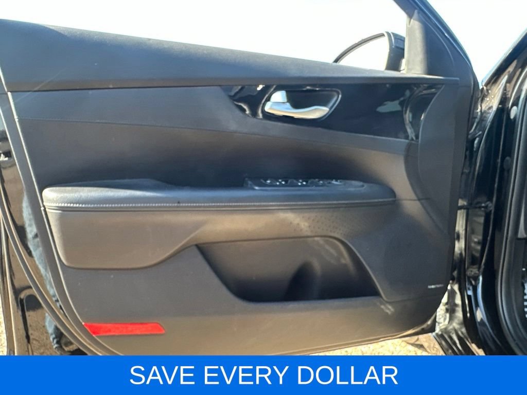 Used 2021 Kia Forte GT-Line w/ GT-Line Premium Package FWD image 8