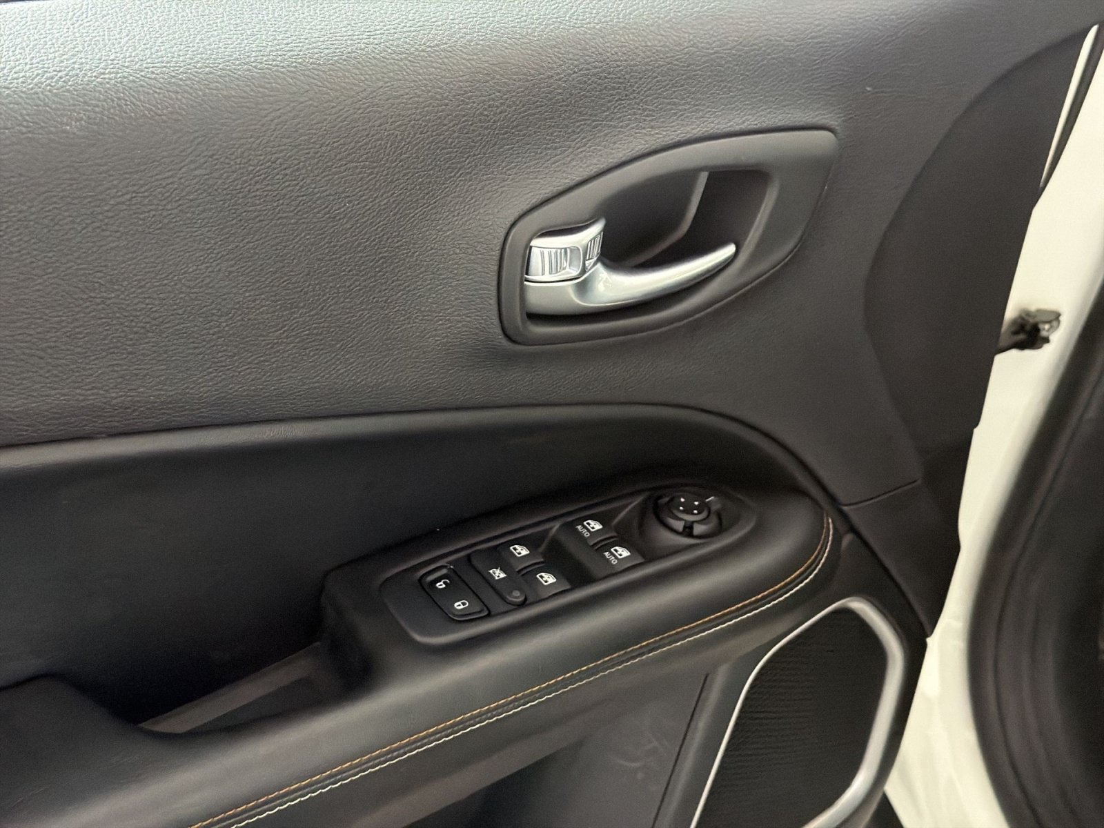 Used 2019 Jeep Compass Latitude w/ Popular Equipment Group AWD/4WD image 23