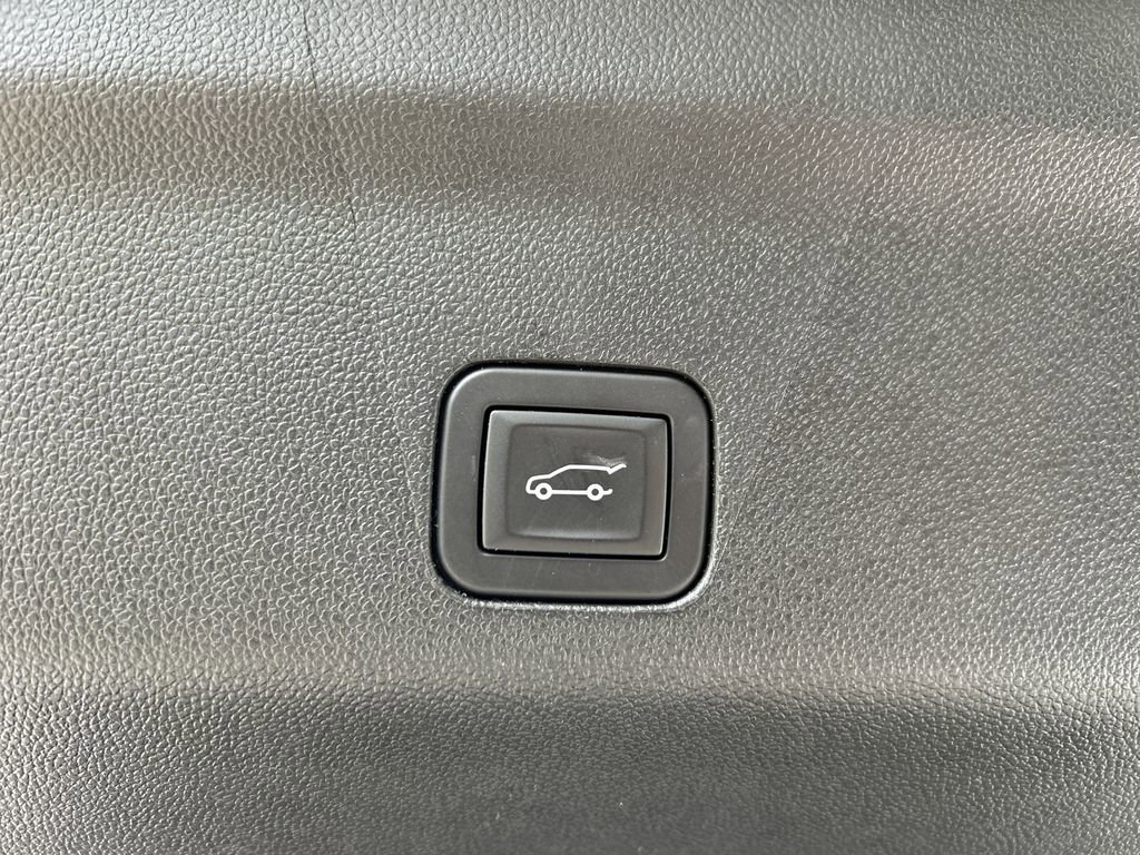 Certified 2024 GMC Yukon XL SLT w/ SLT Luxury Package image 12