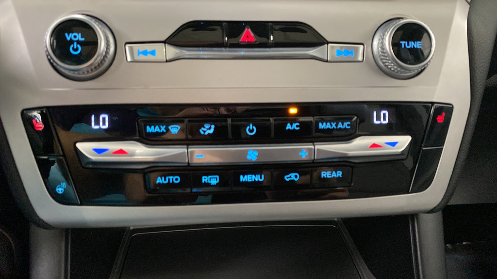 Used 2021 Ford Explorer XLT w/ Equipment Group 202A AWD/4WD image 18