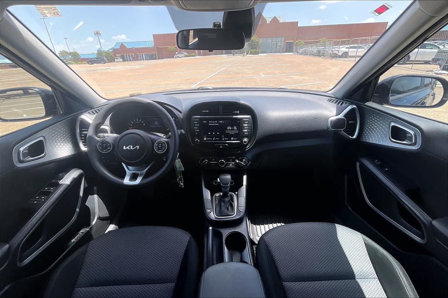 Used 2022 Kia Soul LX w/ Technology Package FWD image 8