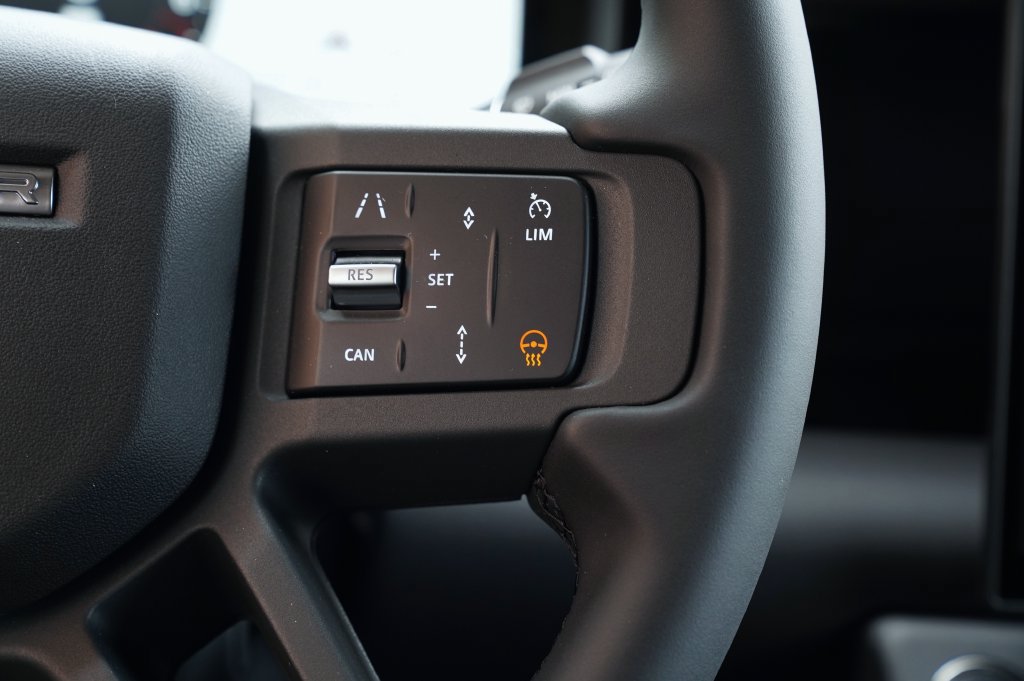 New 2026 Land Rover Defender 130 X-Dynamic SE AWD/4WD image 17