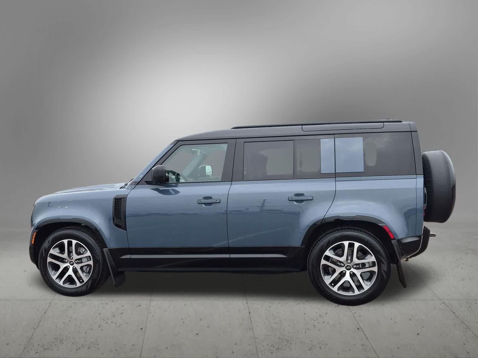 Used 2025 Land Rover Defender 110 X-Dynamic SE AWD/4WD image 3