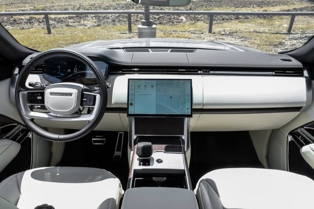 New 2026 Land Rover Range Rover Long Wheelbase SE AWD/4WD image 20