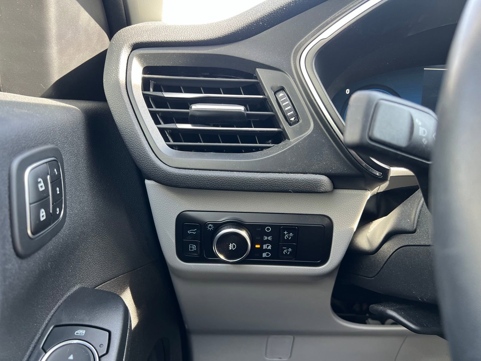 Used 2023 Ford Escape Platinum image 19
