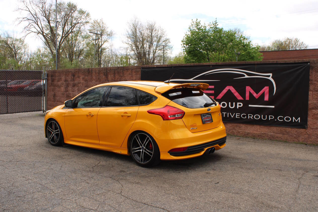 Used 2015 Ford Focus ST w/ Equipment Group 401A FWD image 3