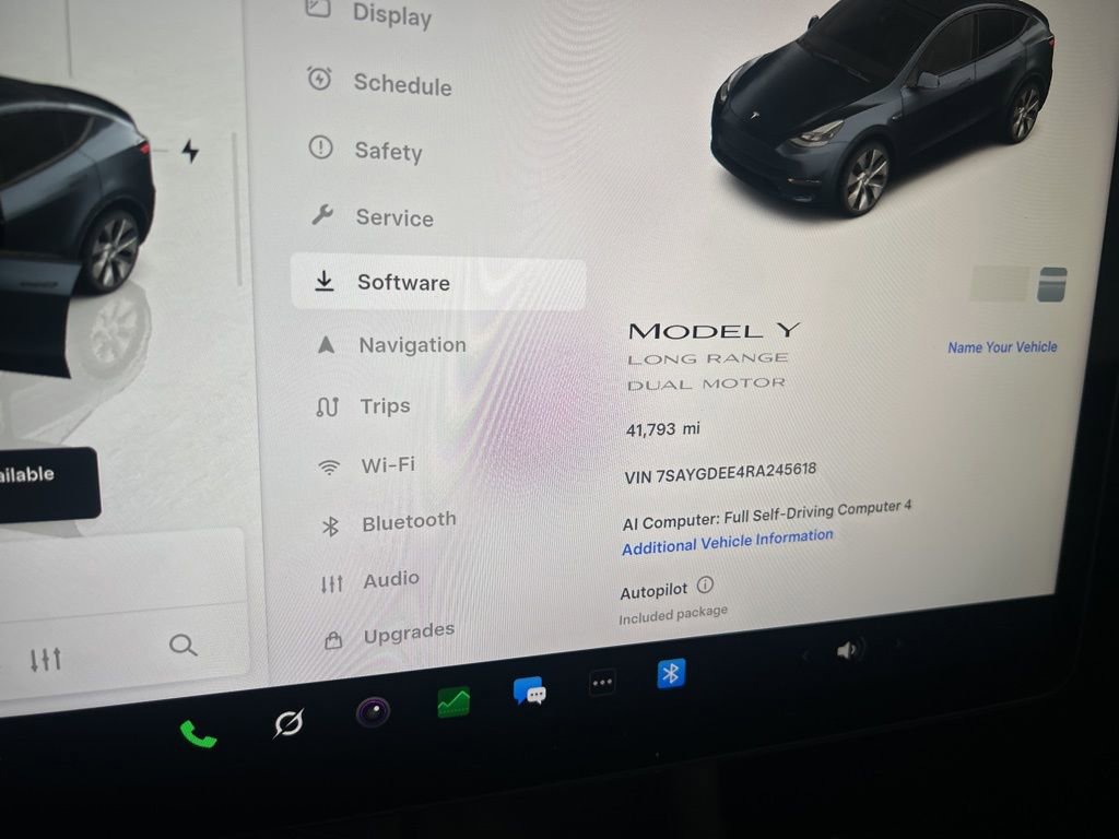 Used 2024 Tesla Model Y Long Range AWD/4WD image 3