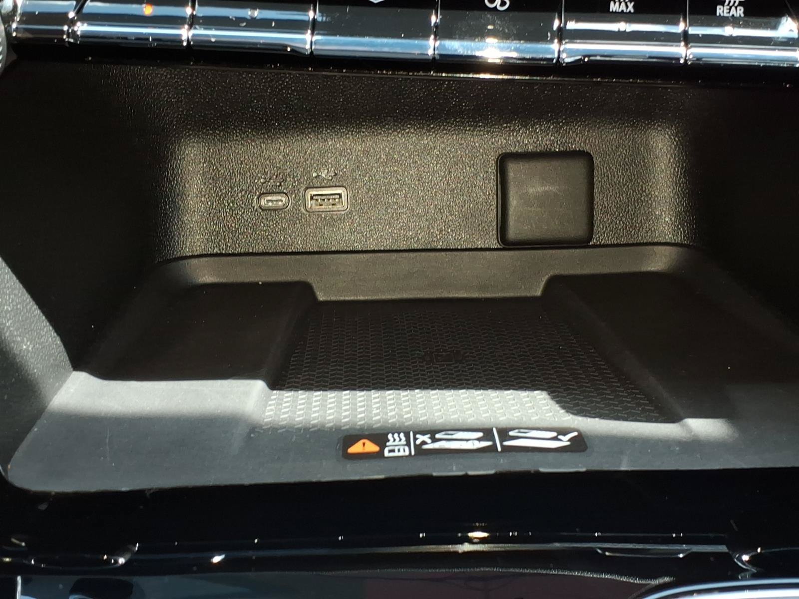 Used 2024 Chevrolet Traverse RS AWD/4WD image 22