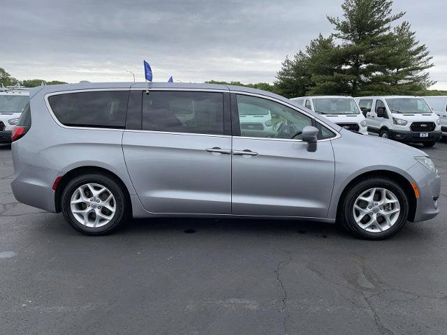 Used 2018 Chrysler Pacifica Touring Plus w/ Tire & Wheel Group FWD image 6