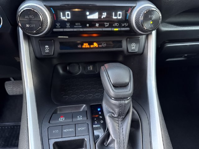 Used 2025 Toyota RAV4 XLE FWD image 19