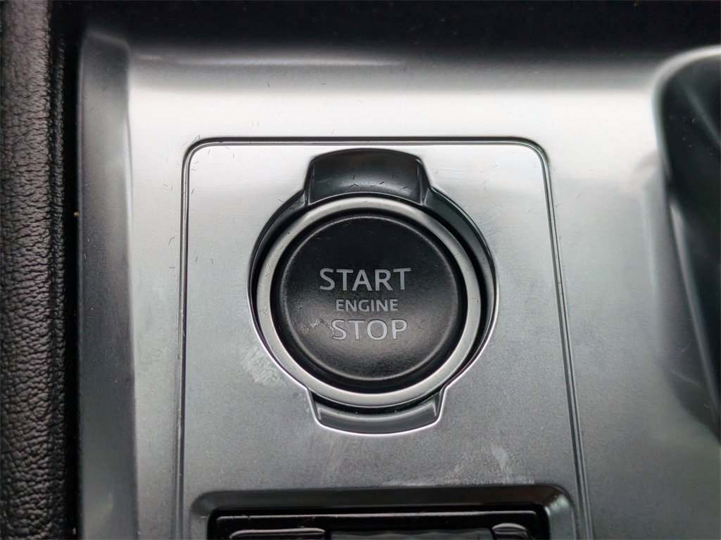 Used 2022 Jaguar F-PACE S image 33