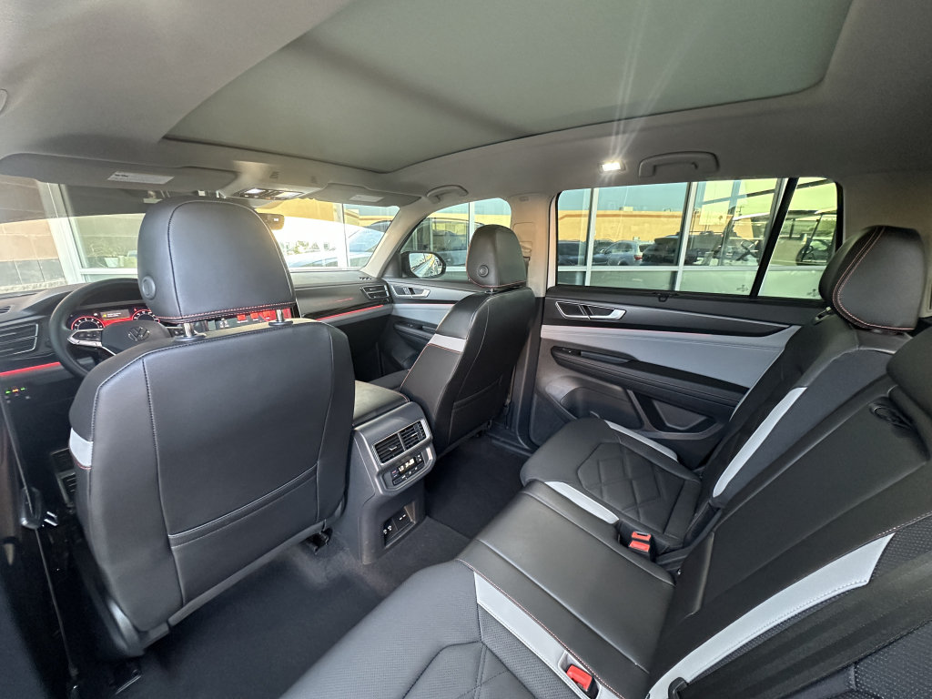 Used 2024 Volkswagen Atlas Peak Edition SEL AWD/4WD image 38