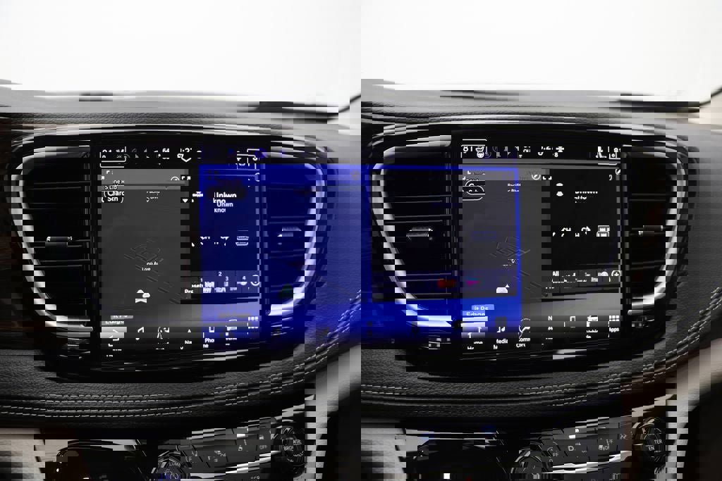 Used 2024 Chrysler Pacifica Limited image 25