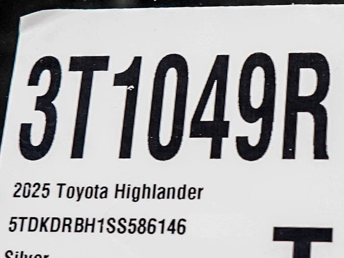 Used 2025 Toyota Highlander XLE AWD/4WD image 31