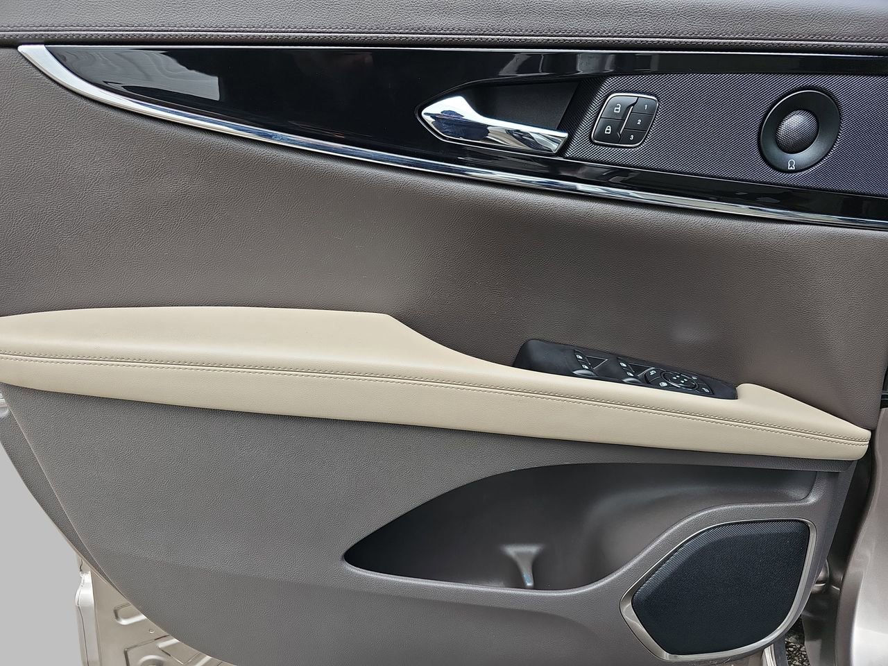 Used 2021 Lincoln Nautilus Reserve w/ Equipment Group 201A image 32