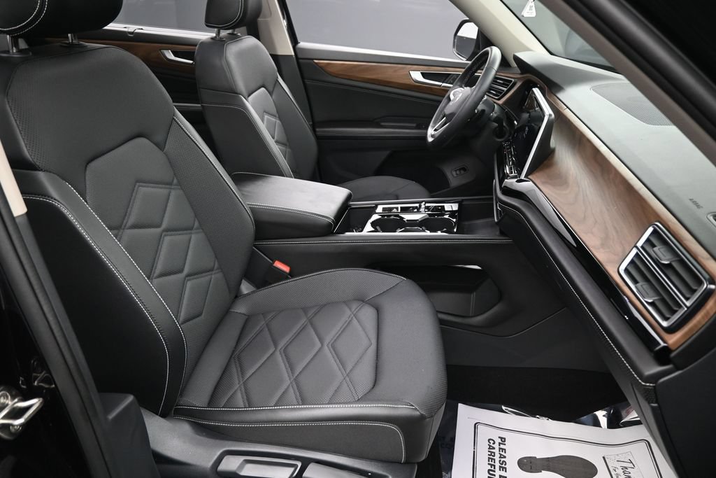 Used 2024 Volkswagen Atlas SE w/ Panoramic Sunroof Package FWD image 35