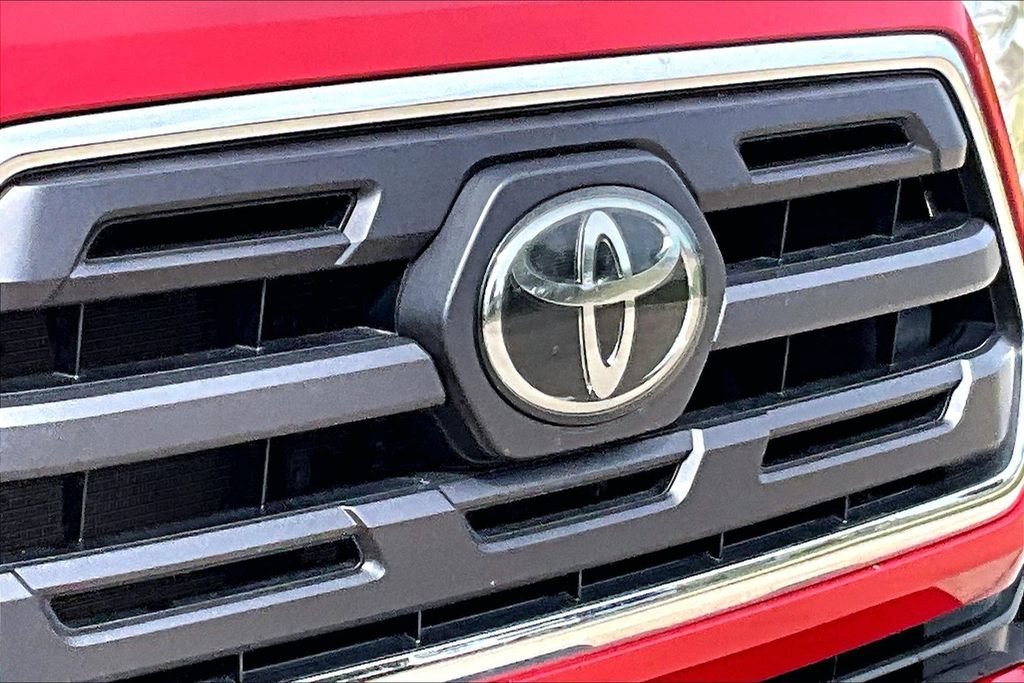 Used 2019 Toyota Tacoma SR5 AWD/4WD image 11