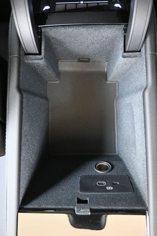 New 2026 Volvo XC90 B6 Plus w/ Protection Package Premier image 38