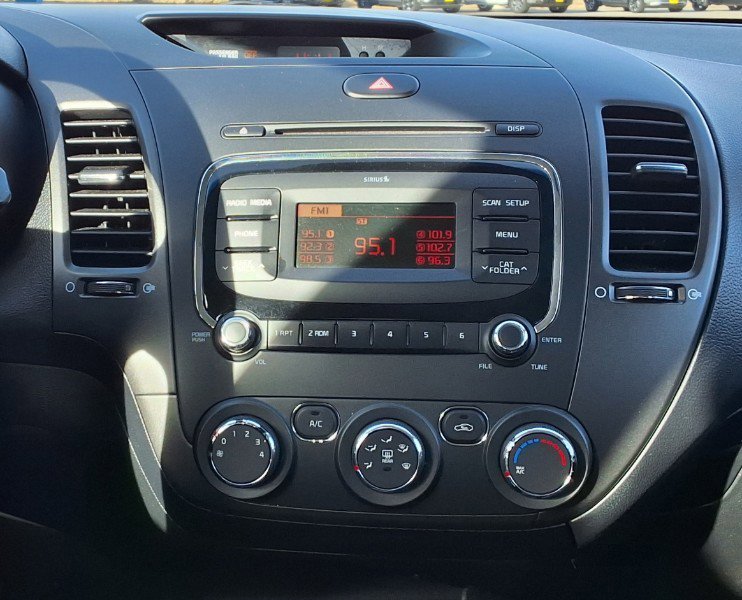 Used 2017 Kia Forte LX image 17