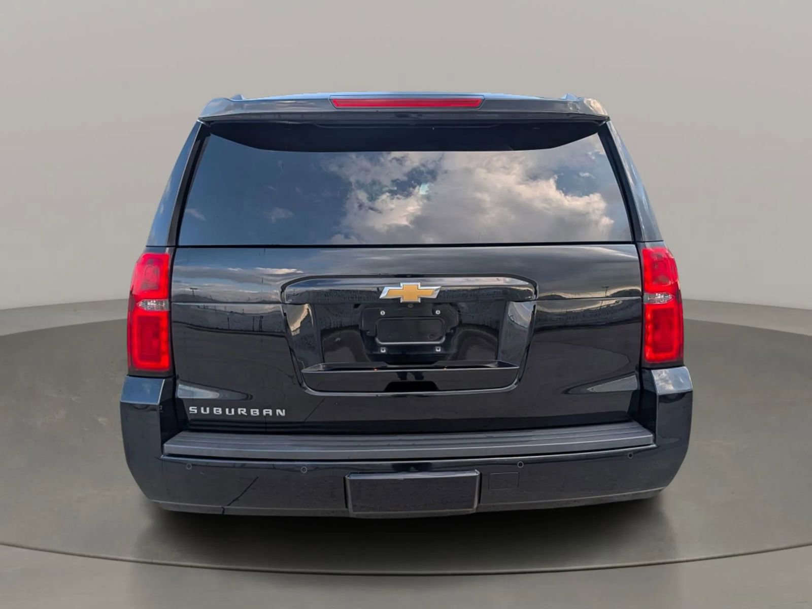 Used 2018 Chevrolet Suburban LT AWD/4WD image 4