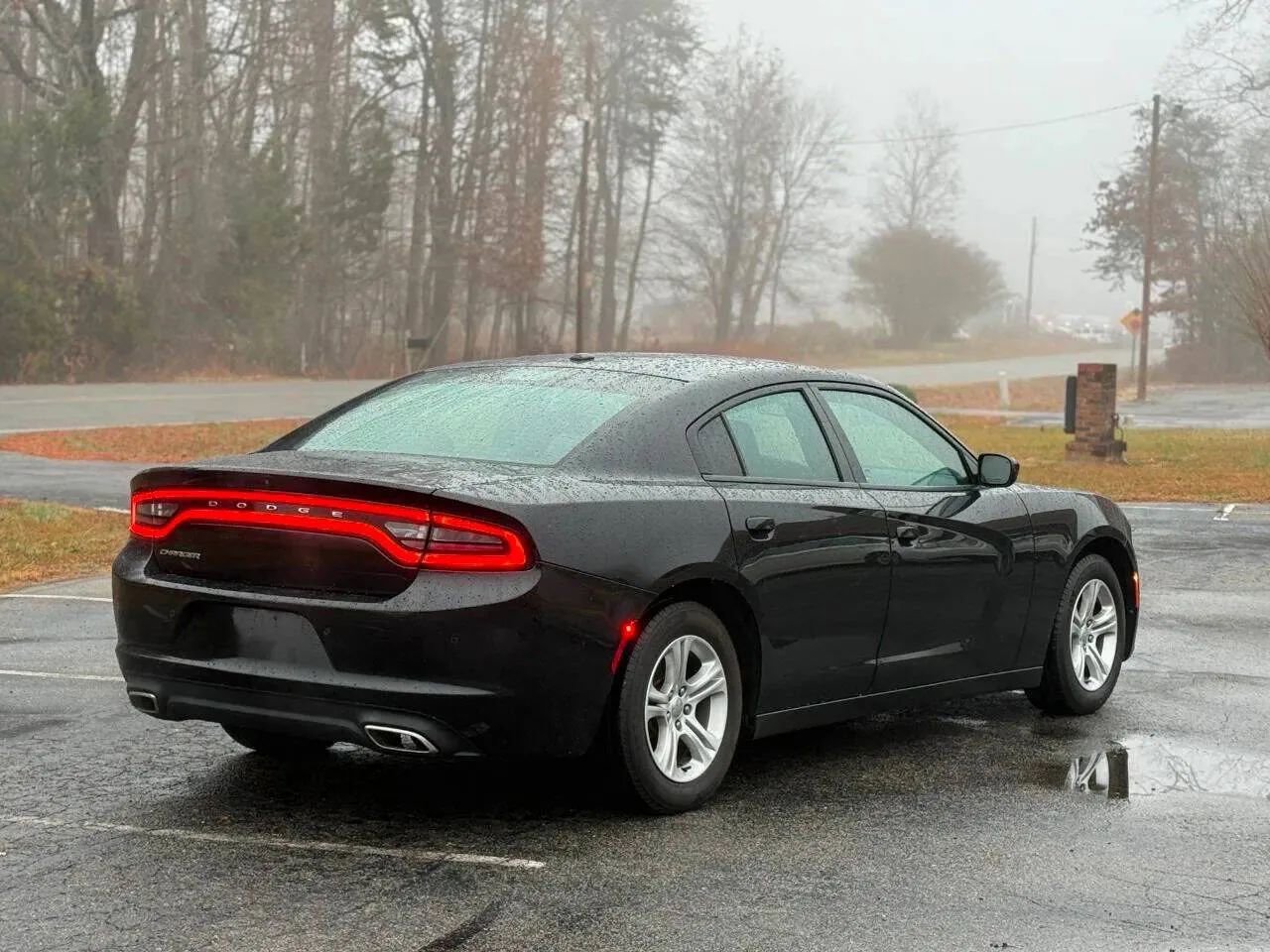 Used 2020 Dodge Charger SXT w/ Leather Interior Group image 4