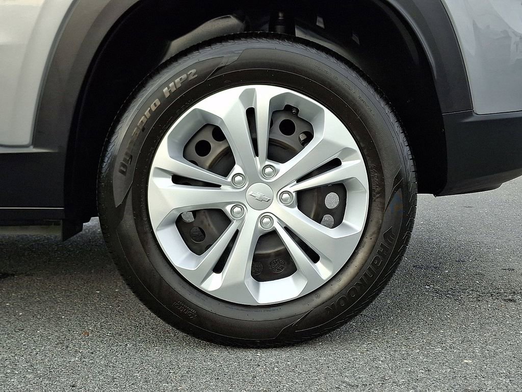 Used 2024 Chevrolet Trax LS image 9