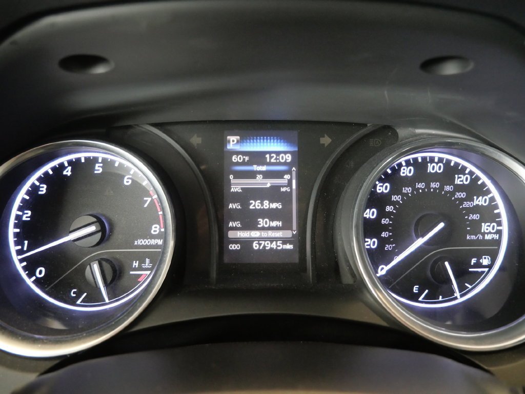 Used 2020 Toyota Camry SE FWD image 19