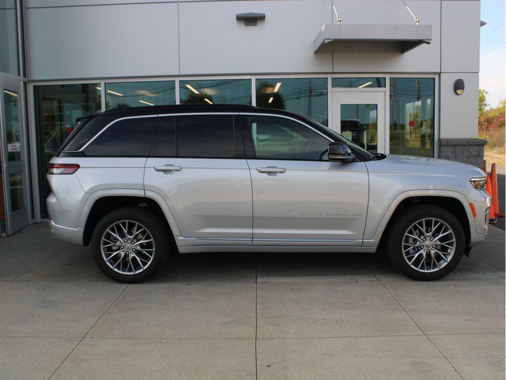 New 2025 Jeep Grand Cherokee Summit image 3