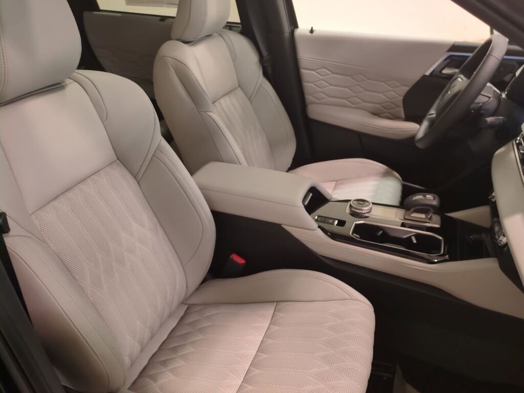 New 2025 Mitsubishi Outlander SEL image 11