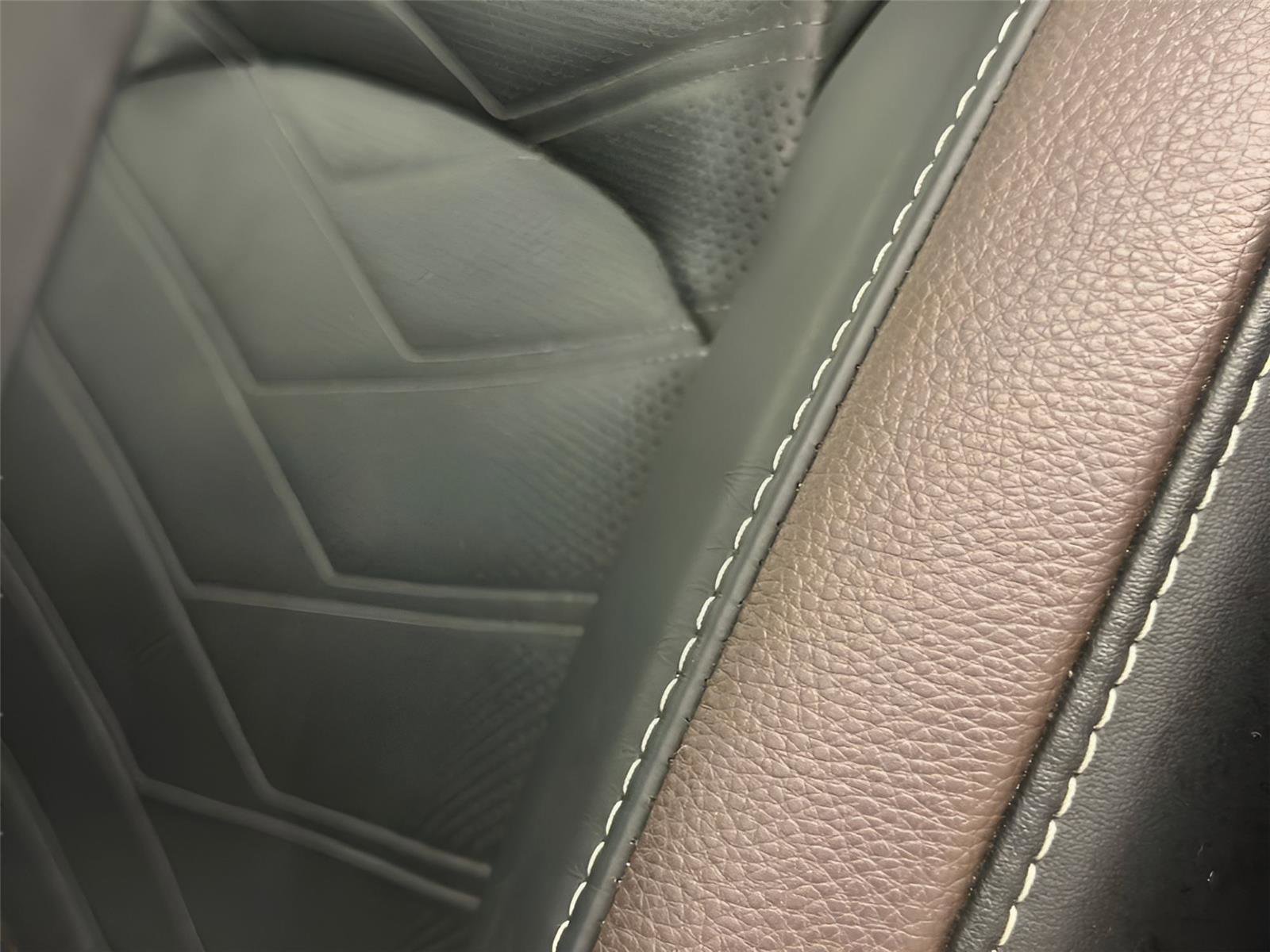 Used 2024 Nissan Pathfinder Platinum w/ Cargo Package image 27