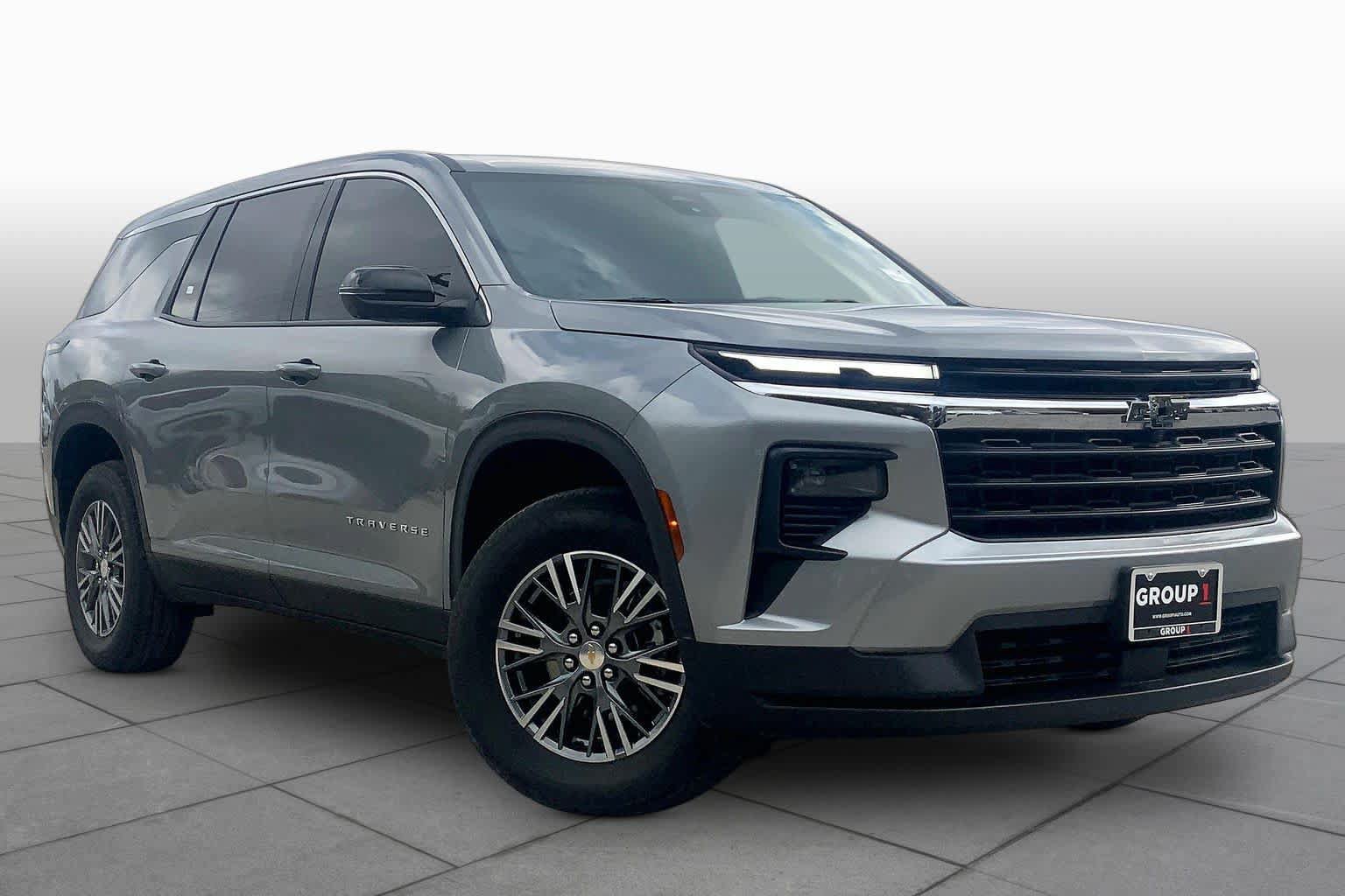 Used 2024 Chevrolet Traverse LS FWD image 3