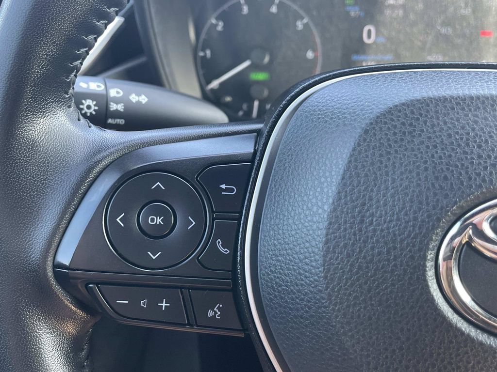 Used 2025 Toyota Corolla SE FWD image 28