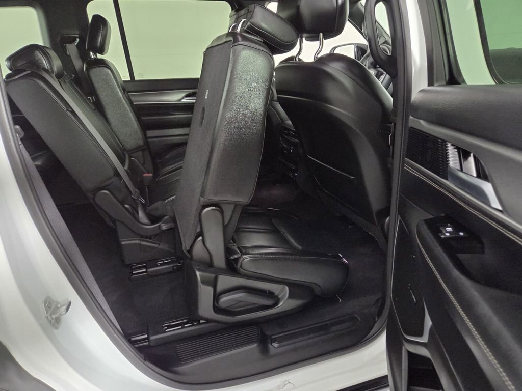 Certified 2025 Jeep Wagoneer 4WD image 27