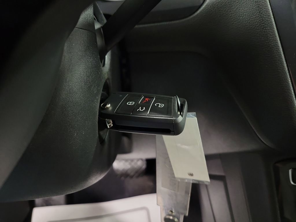 Used 2020 Volkswagen Tiguan S image 18