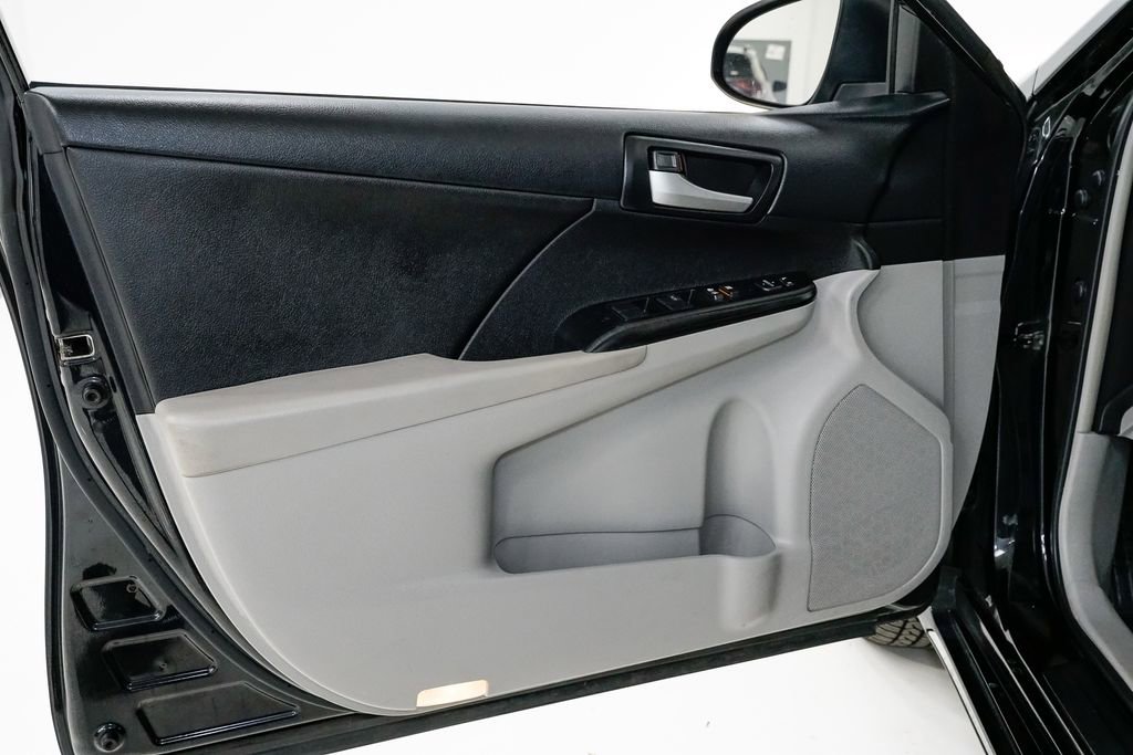 Used 2013 Toyota Camry LE image 7